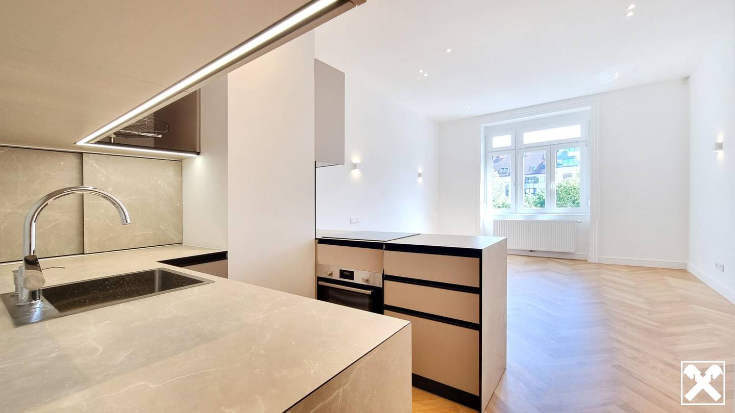 Bright period apartment with park views and high-quality renovation
