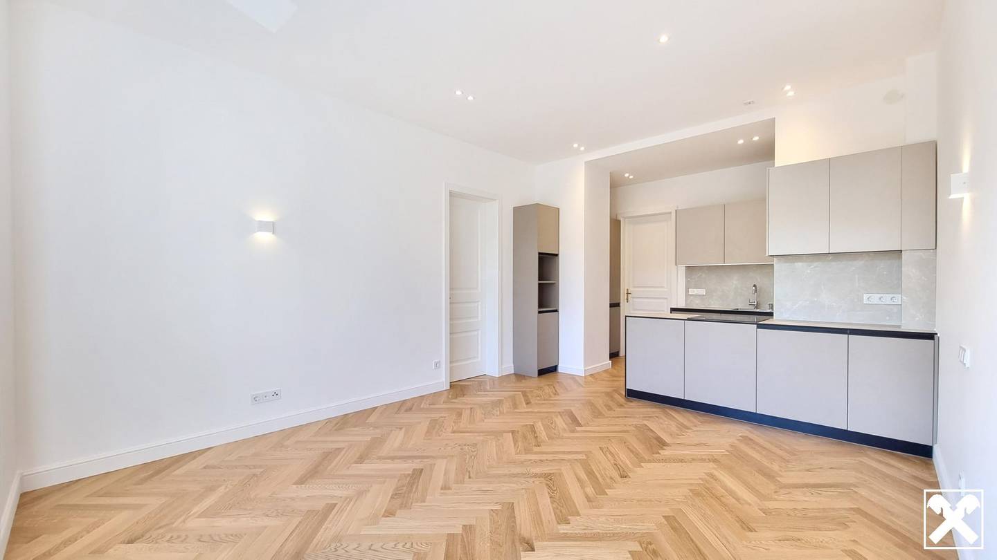 Bright period apartment with park views and high-quality renovation