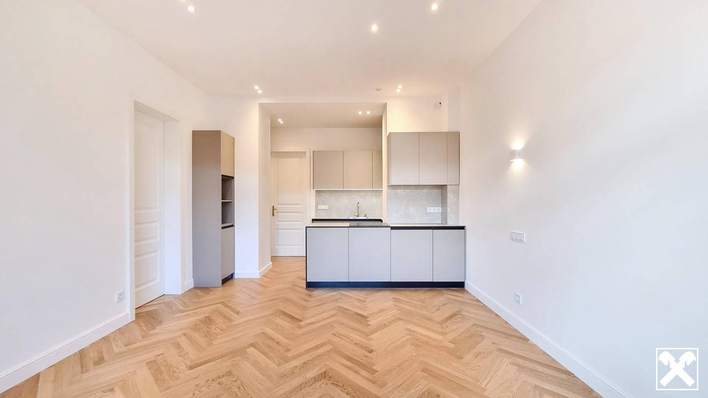 Bright period apartment with park views and high-quality renovation