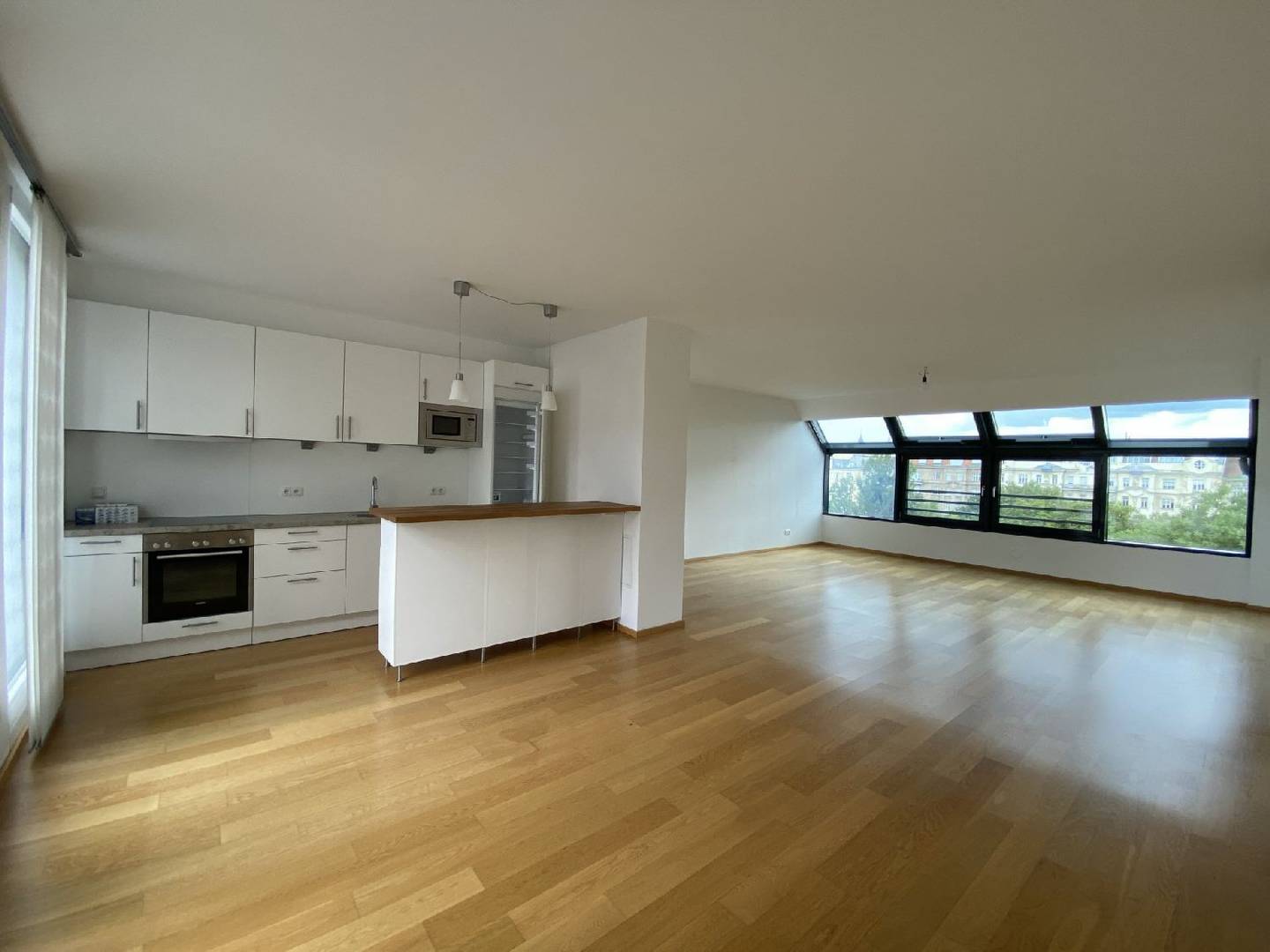 Dachgeschosswohnung mit drei Terrassen und Wohnküche