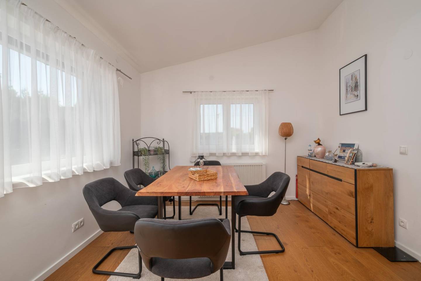 Modernized Bungalow House with Terrace near Steinbrunner See