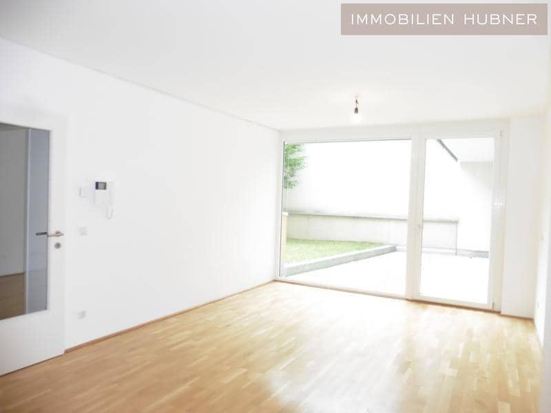 Modern ground floor apartment with garden and terrace