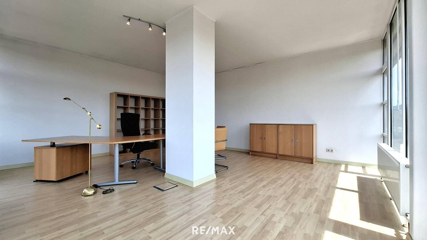 Modern office with wraparound terrace in Obertrum business park