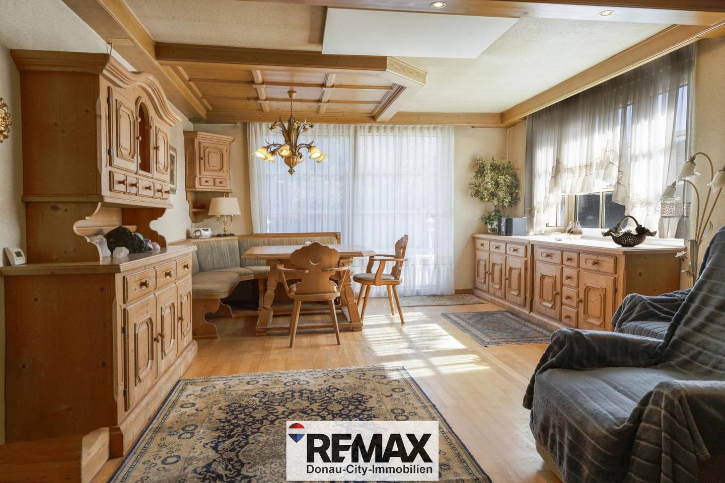 Bungalow with pool and large garden in a quiet setting