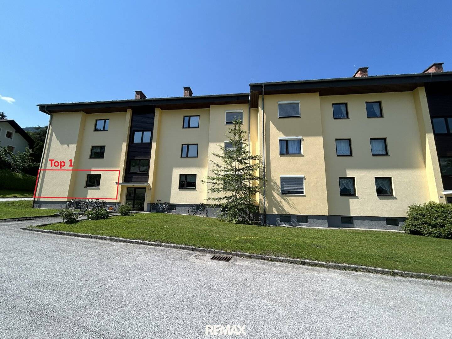 3 Zimmer Wohnung mit sonniger Loggia und Parkplatz