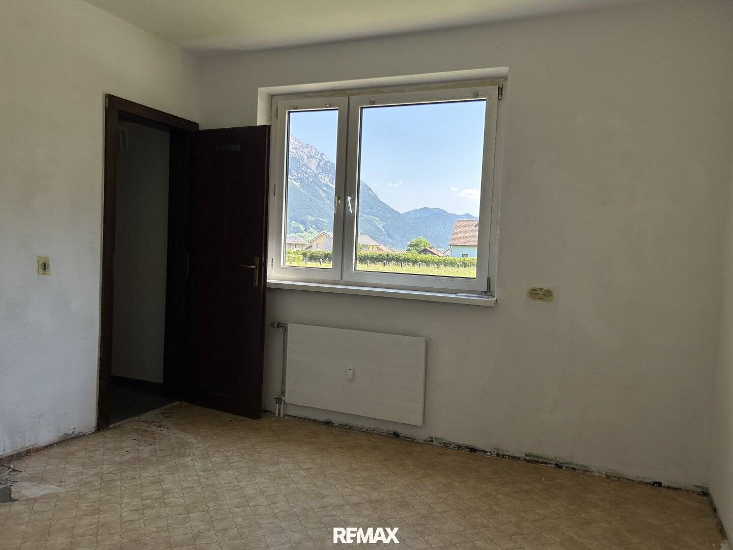 3 Zimmer Wohnung mit sonniger Loggia und Parkplatz