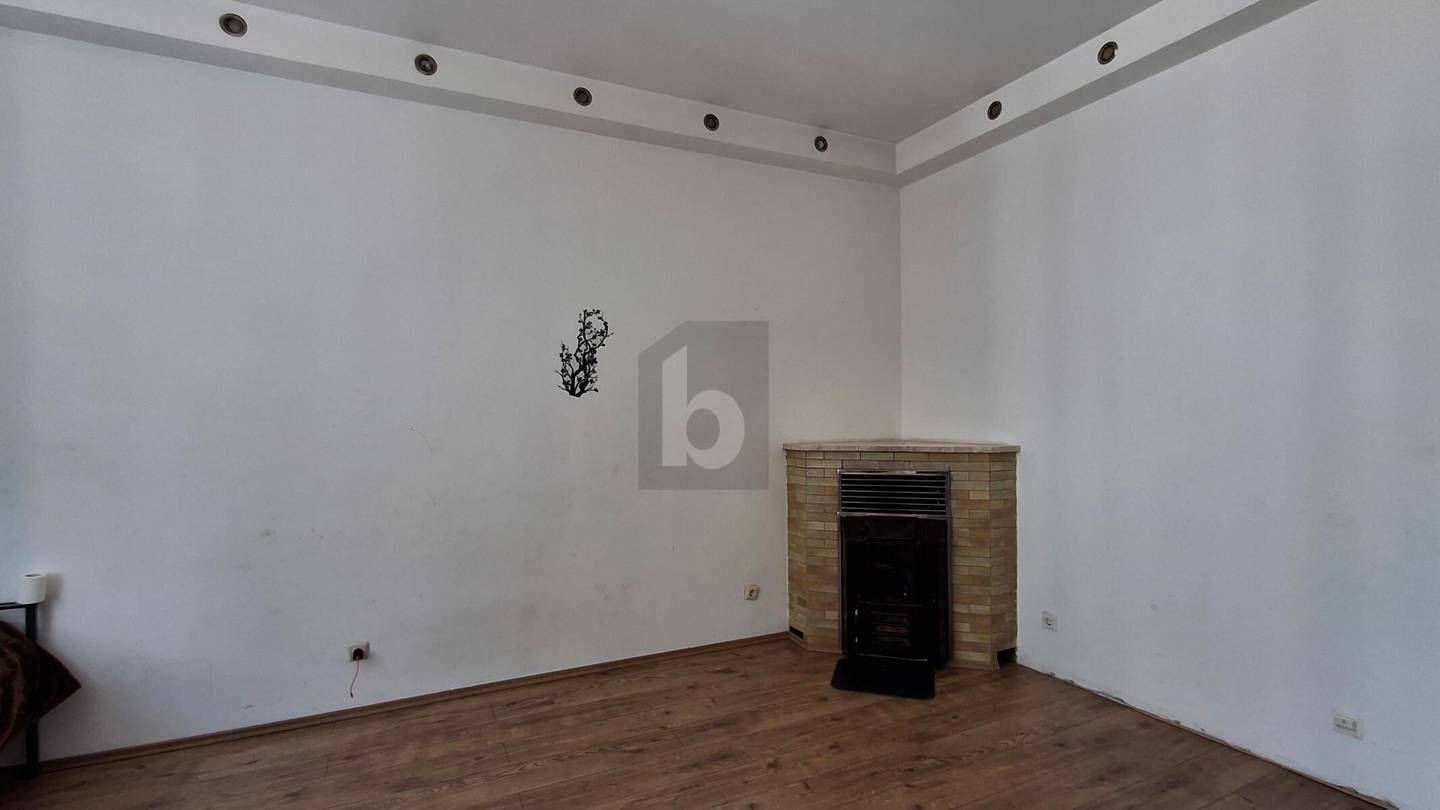 Renovated apartment in quiet courtyard location