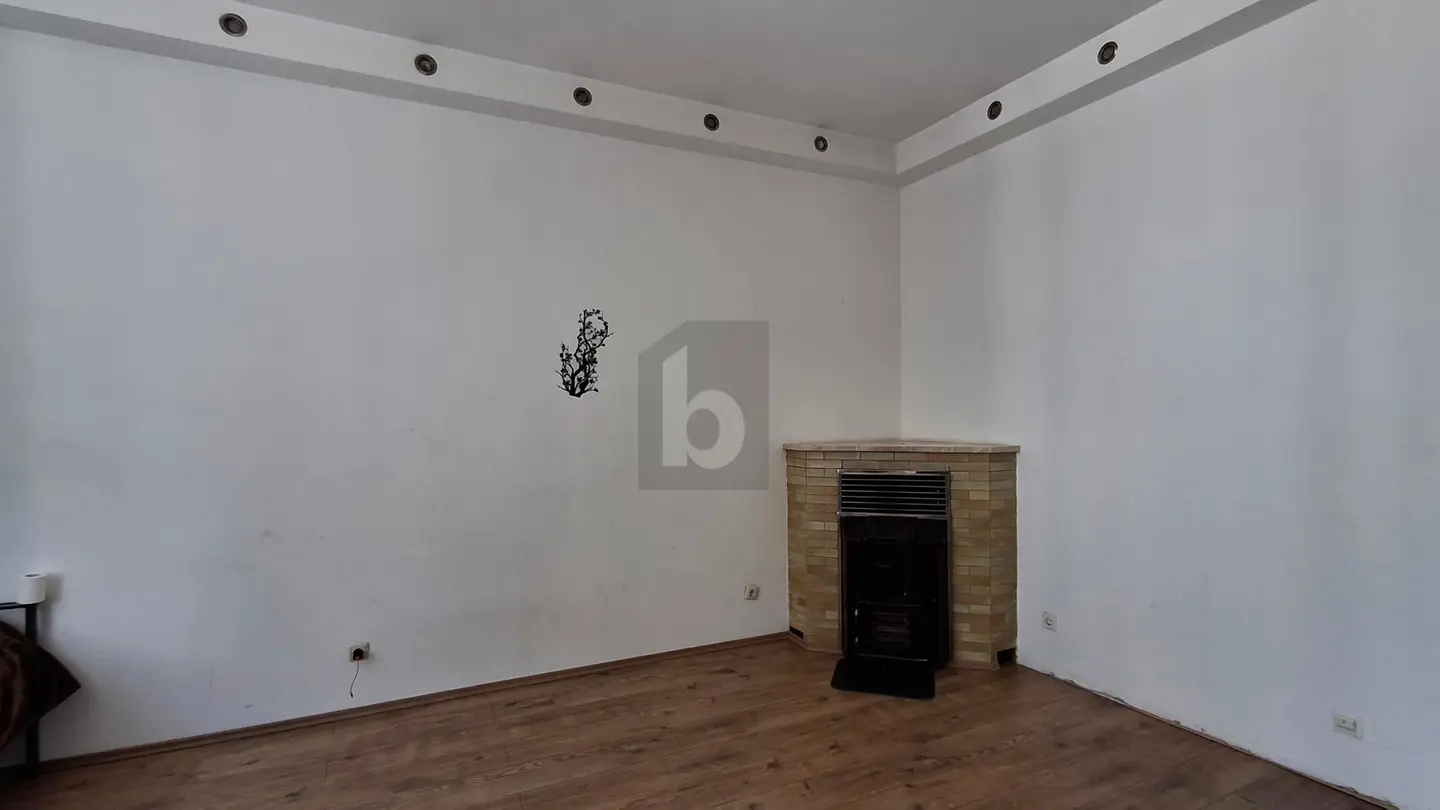 Sanierte Altbauwohnung mit Lift und Innenhofruhe