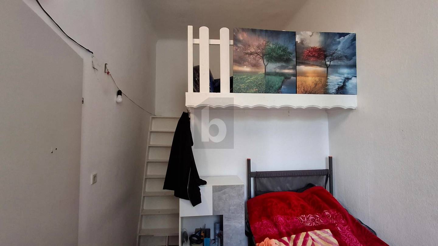 Renovated apartment in quiet courtyard location