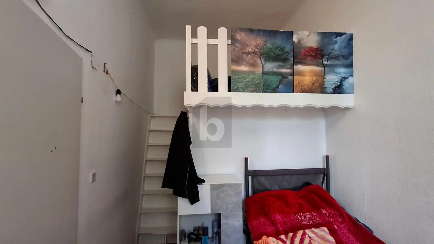 Sanierte Altbauwohnung mit Lift und Innenhofruhe