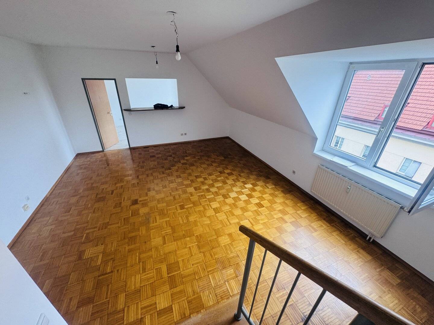 Spacious 3-Room Maisonette with Balcony and Garage Parking in the Attic Floor