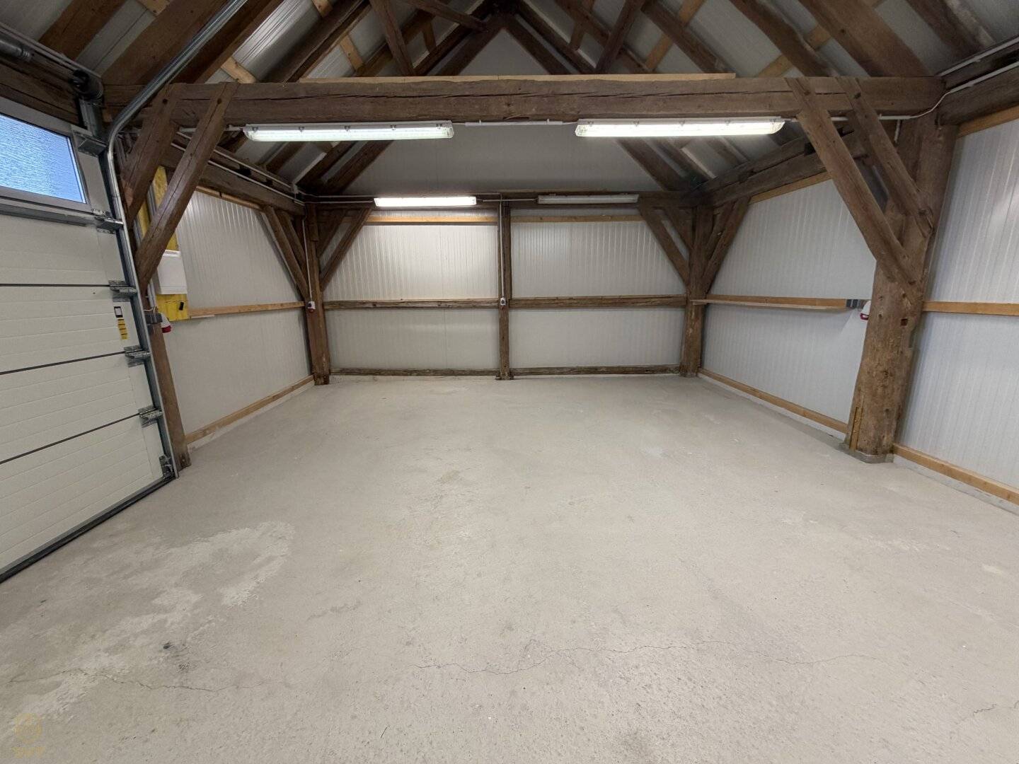 Hall with underfloor heating and garage in Wiesen