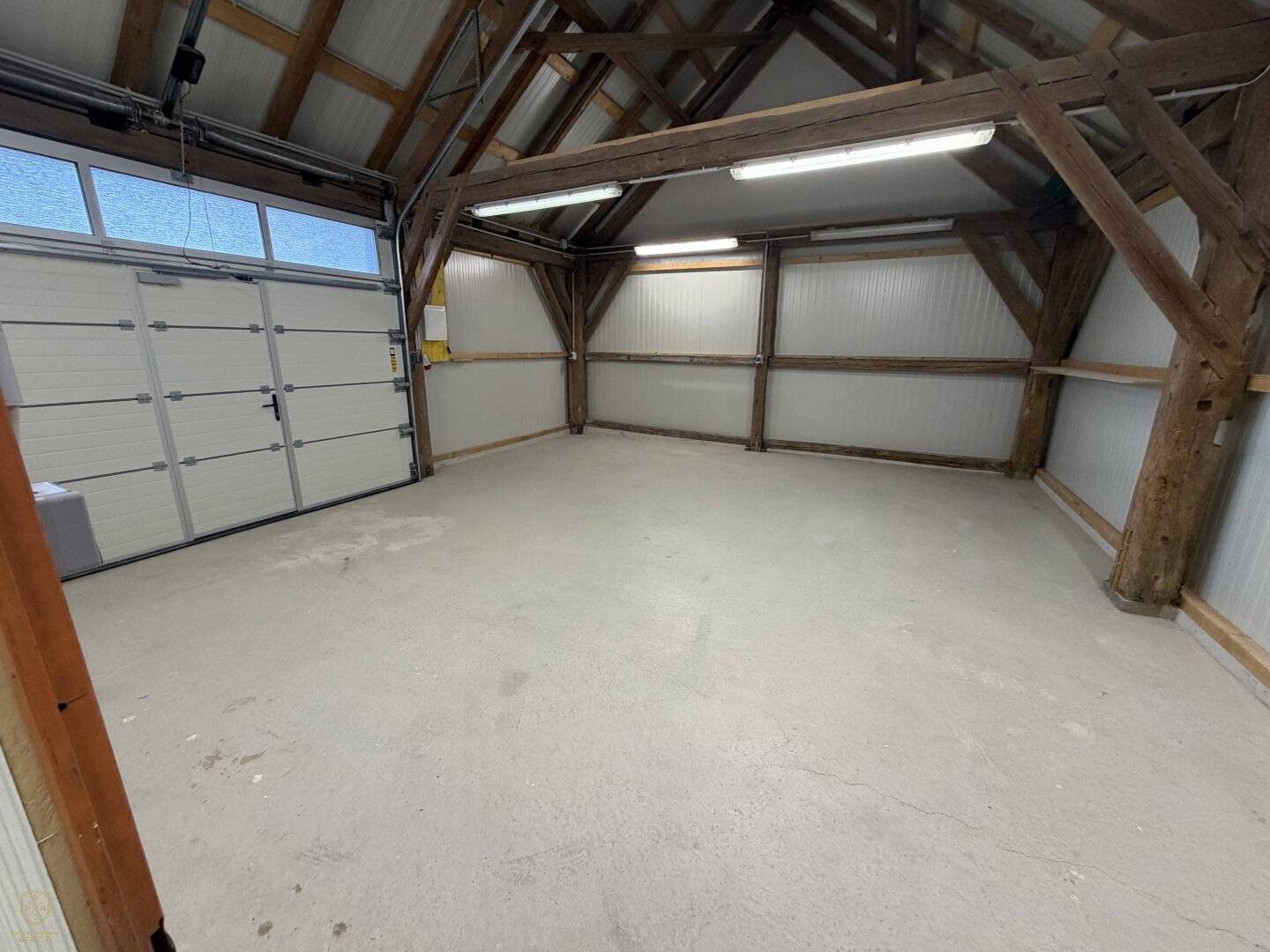 Hall with underfloor heating and garage in Wiesen