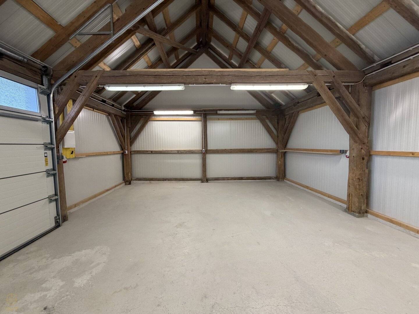 Hall with underfloor heating and garage in Wiesen