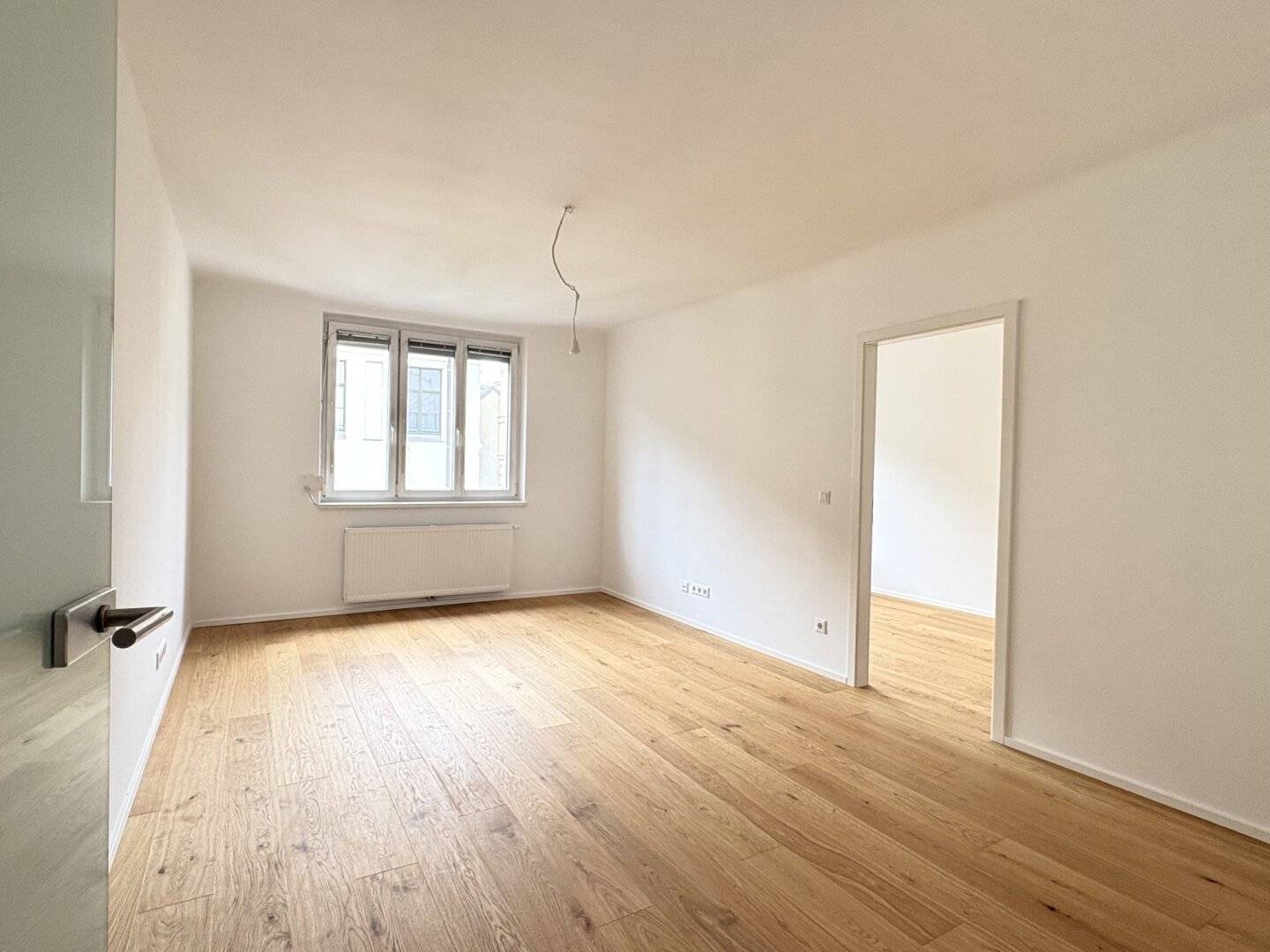 Frisch sanierte Altbauwohnung mit Innenhofblick in Toplage