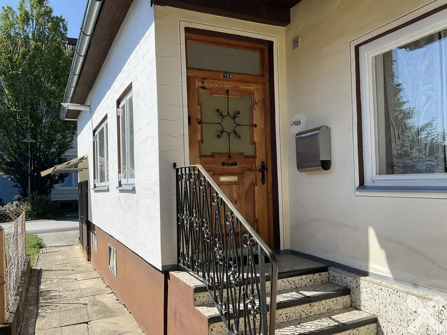 Charming Corner Townhouse with Garden