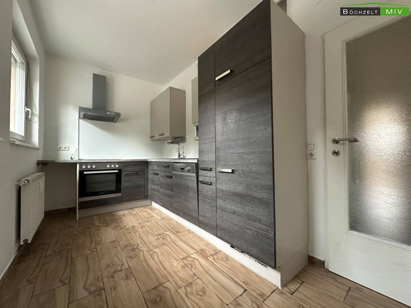 Helle Etagenwohnung mit Balkon in zentraler Lage