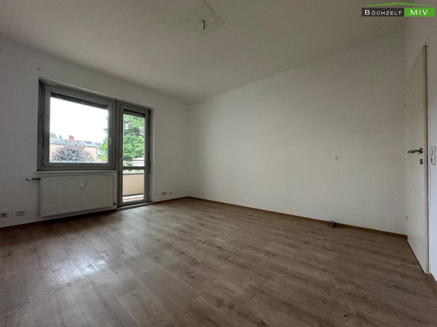 Helle Etagenwohnung mit Balkon in zentraler Lage