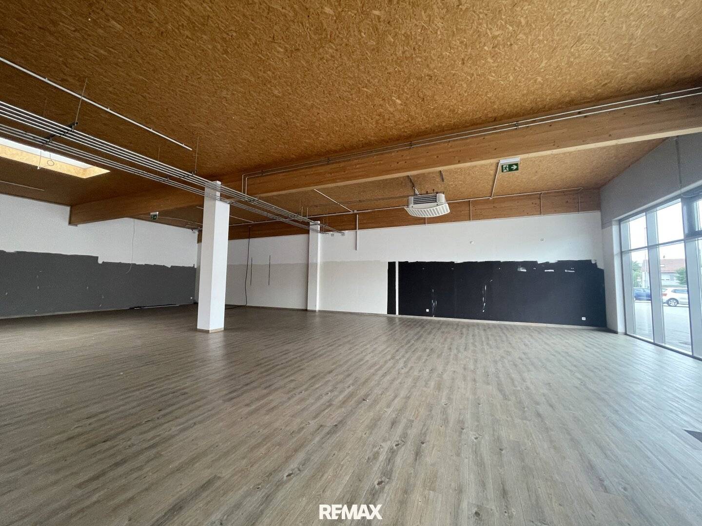 Commercial space with customer parking in central location