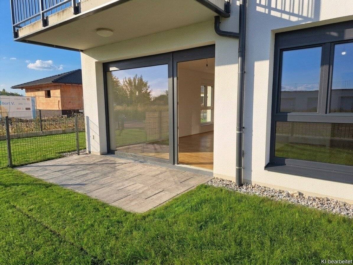 Neubauwohnung mit Garten und Terrasse