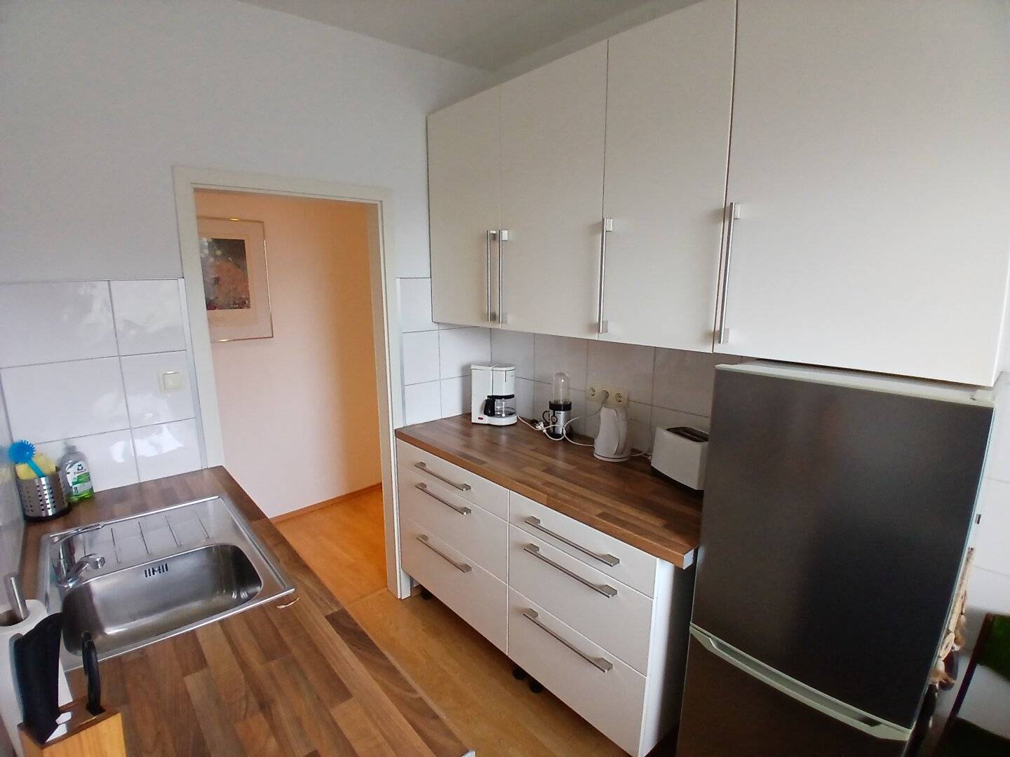 Bright 2-room new build apartment near U1 – free rent formation