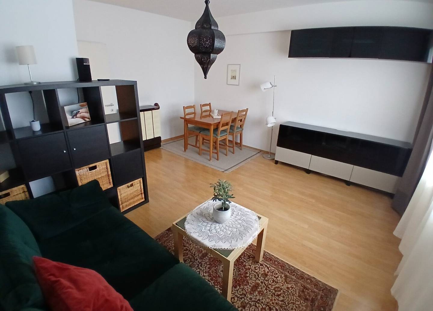 Bright 2-room new build apartment near U1 – free rent formation