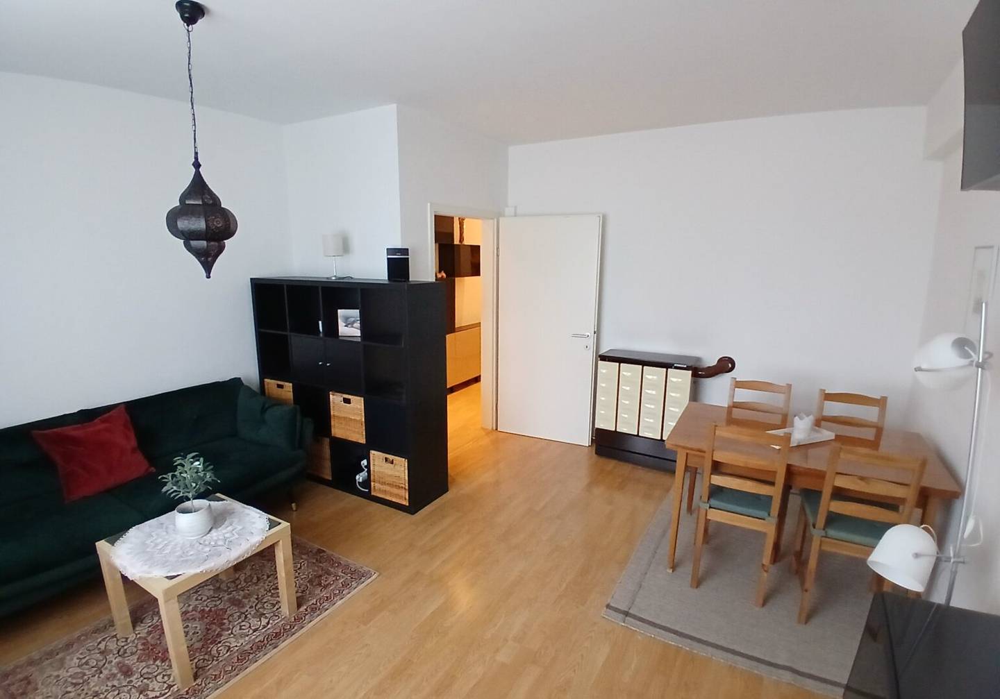 Bright 2-room new build apartment near U1 – free rent formation