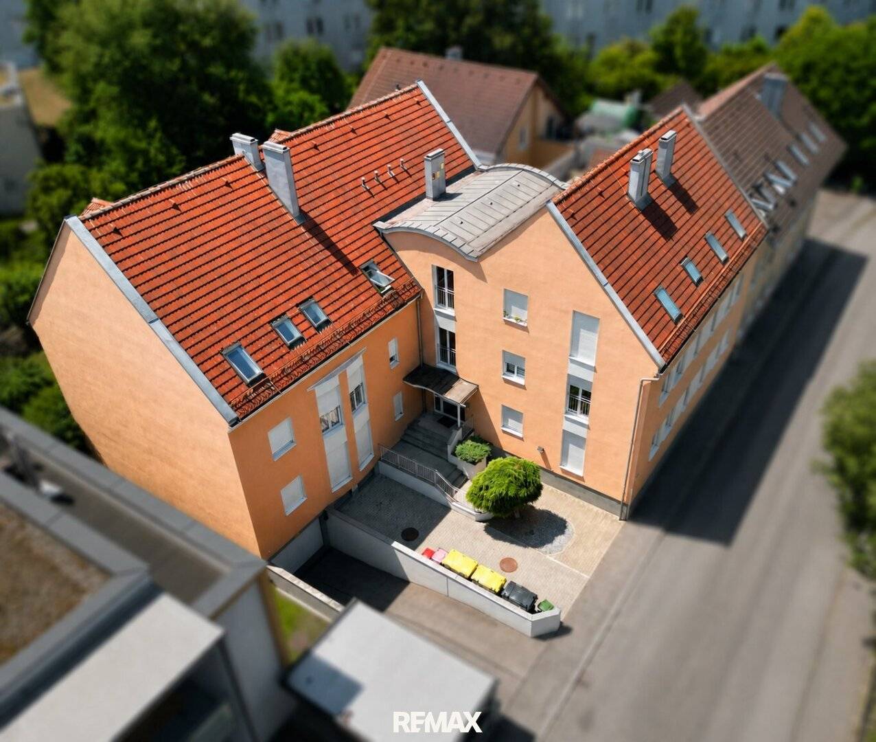 Gepflegtes Zinshaus mit Tiefgarage und Fernwärme