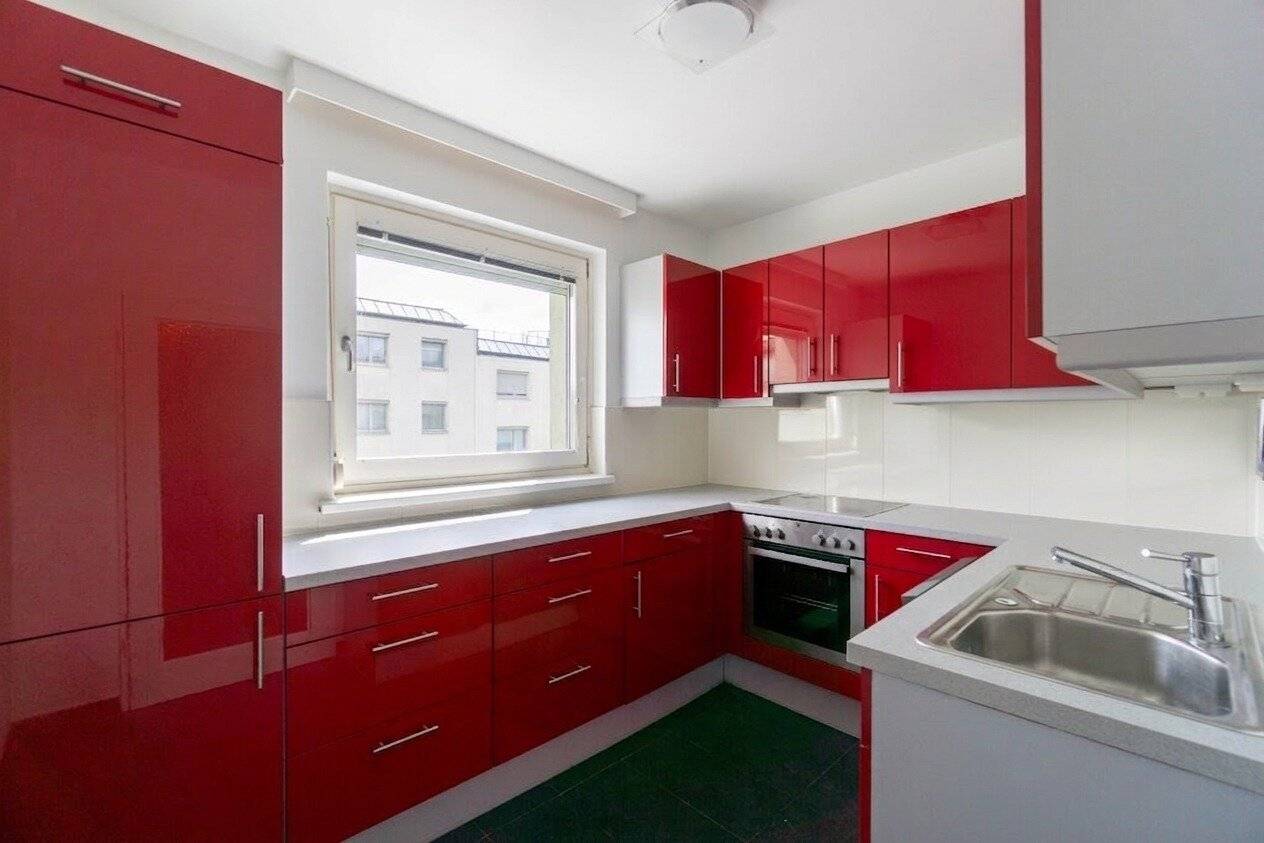 Bright 3 room apartment with balcony and parking space in Penzing