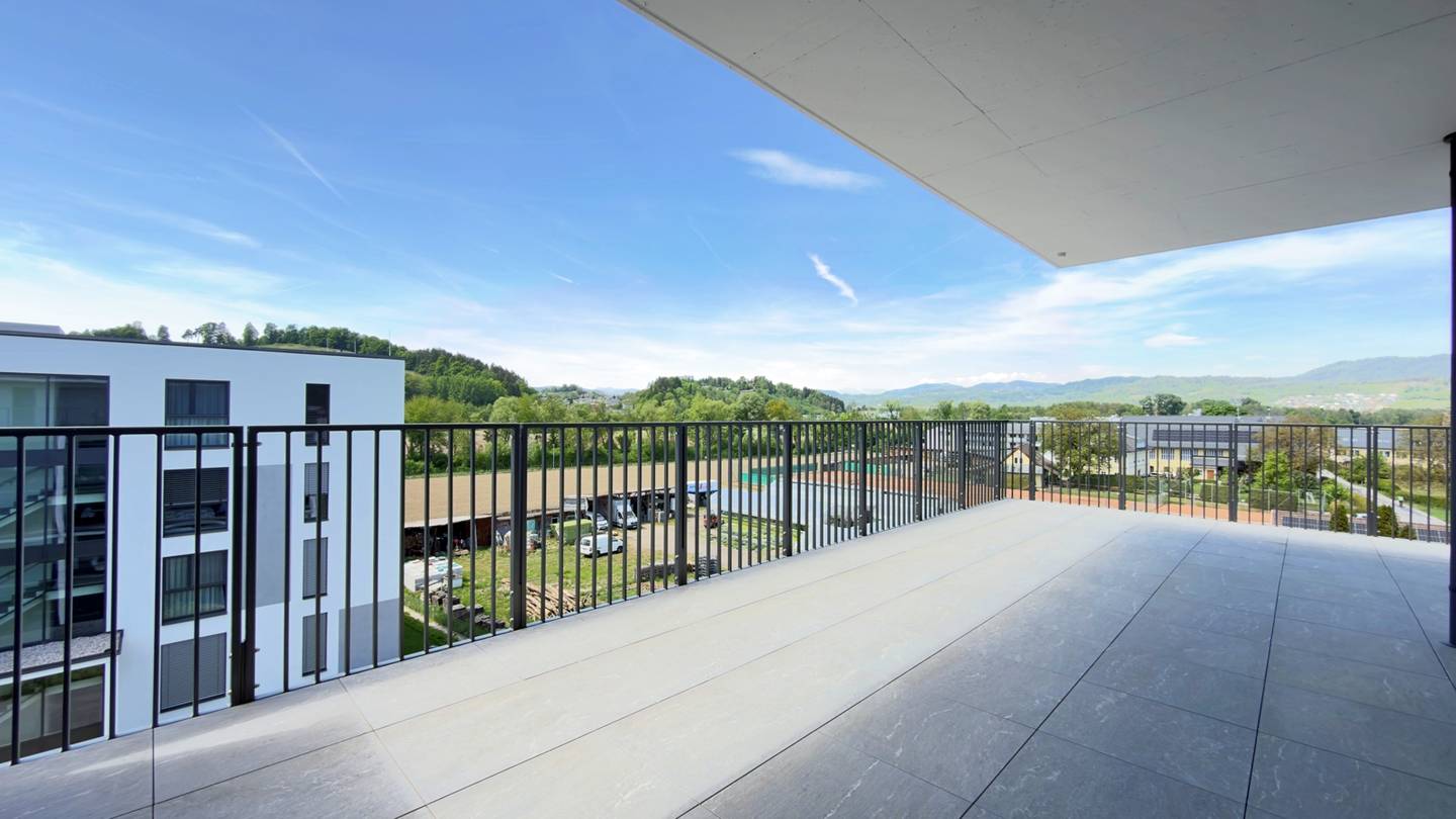 Großzügige 4-Zimmer-Wohnung mit Weitblick und 80 m² Terrasse
