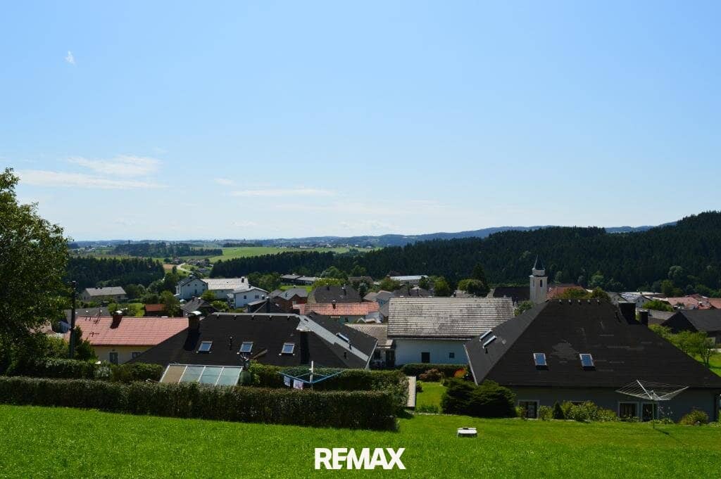 Südwest ausgerichtetes Baugrundstück mit Fernblick