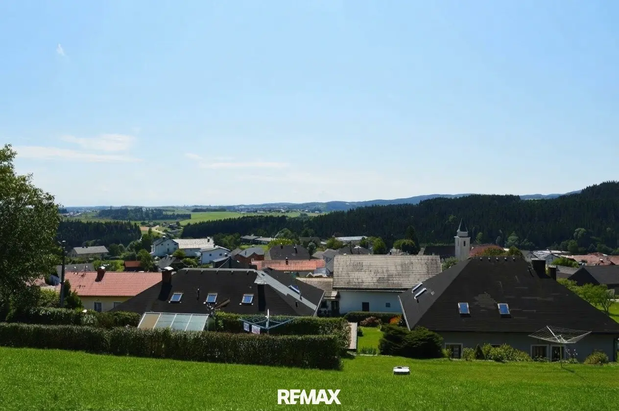Südwest ausgerichtetes Baugrundstück mit Fernblick