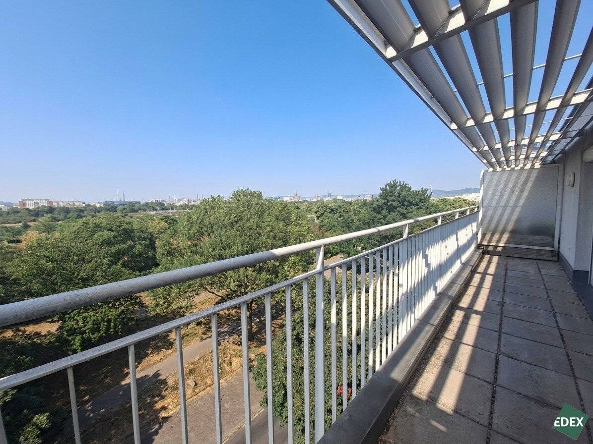 Maisonette apartment with balcony and terrace directly by the Danube