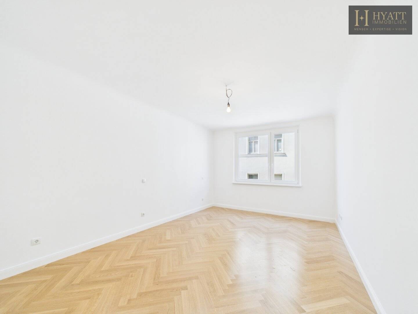 Renovated Altbau gem with city views near Augarten and U1