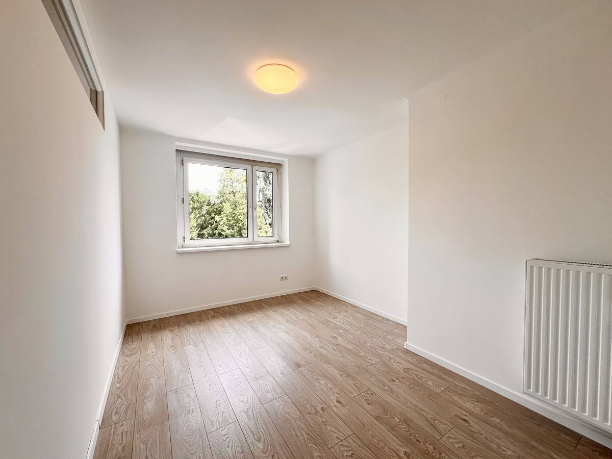 Bright 2-Room Apartment with Loggia in Jakomini
