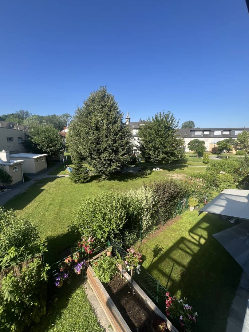 Helle Dachgeschosswohnung mit Balkon und Stellplatz