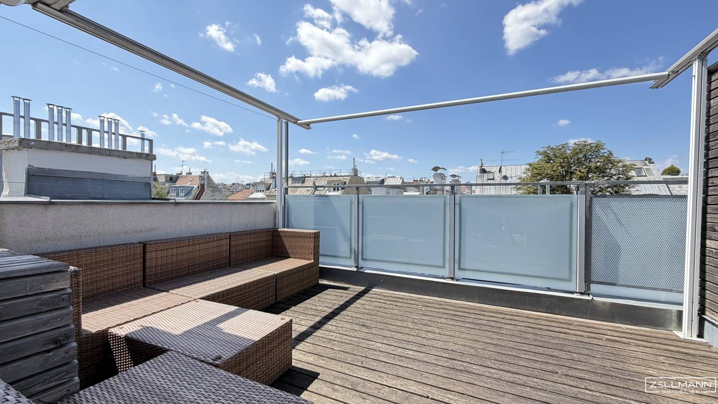 Penthouse apartment with gallery and two terraces