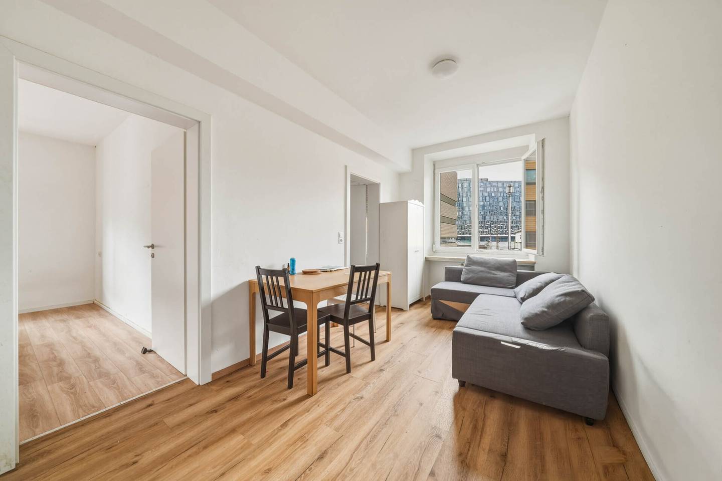 Central 2 Room Apartment at Südtiroler Platz