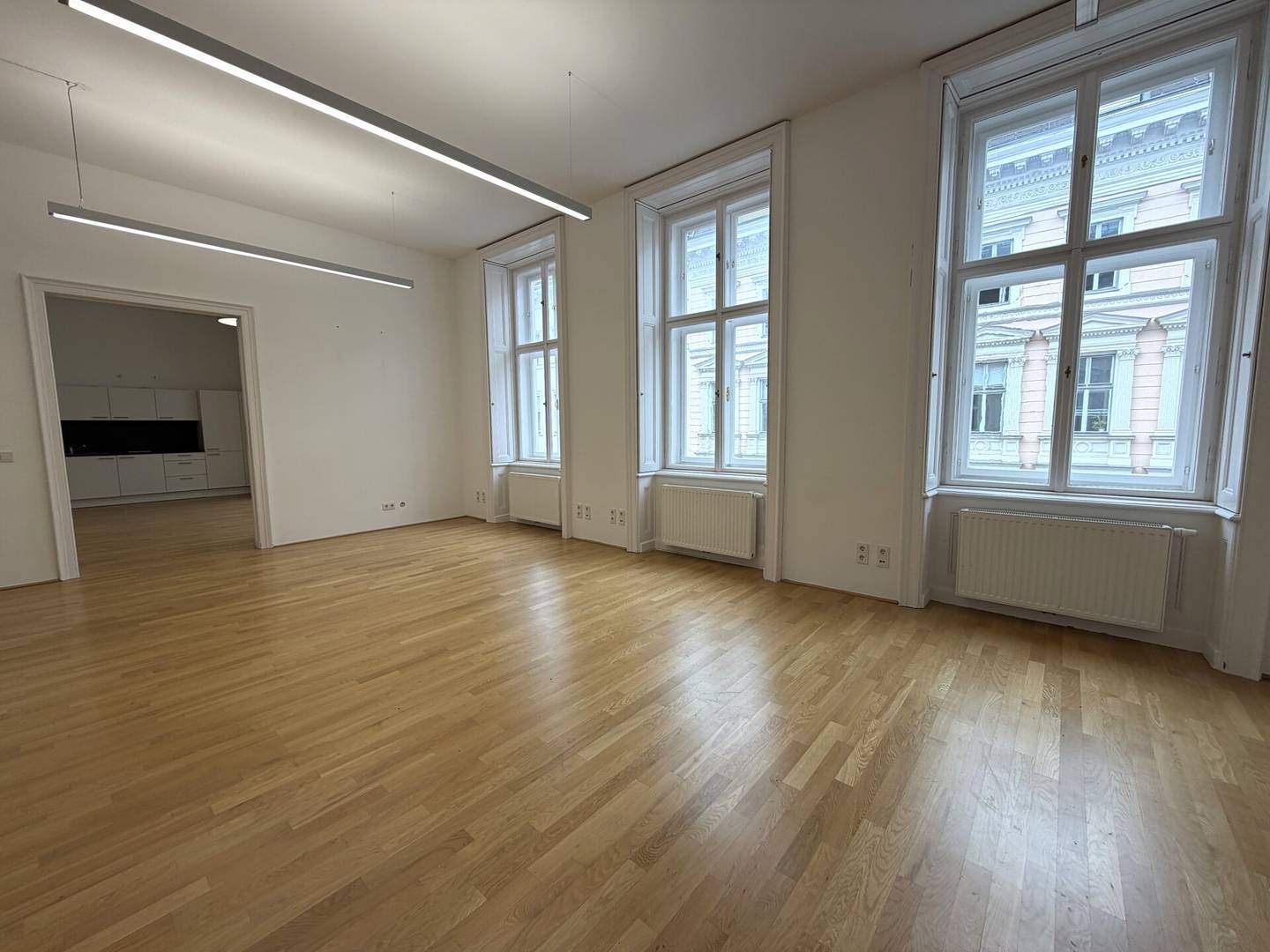 Helle Altbaubüros mit Parkett und Aufzug in bester Innenstadtlage