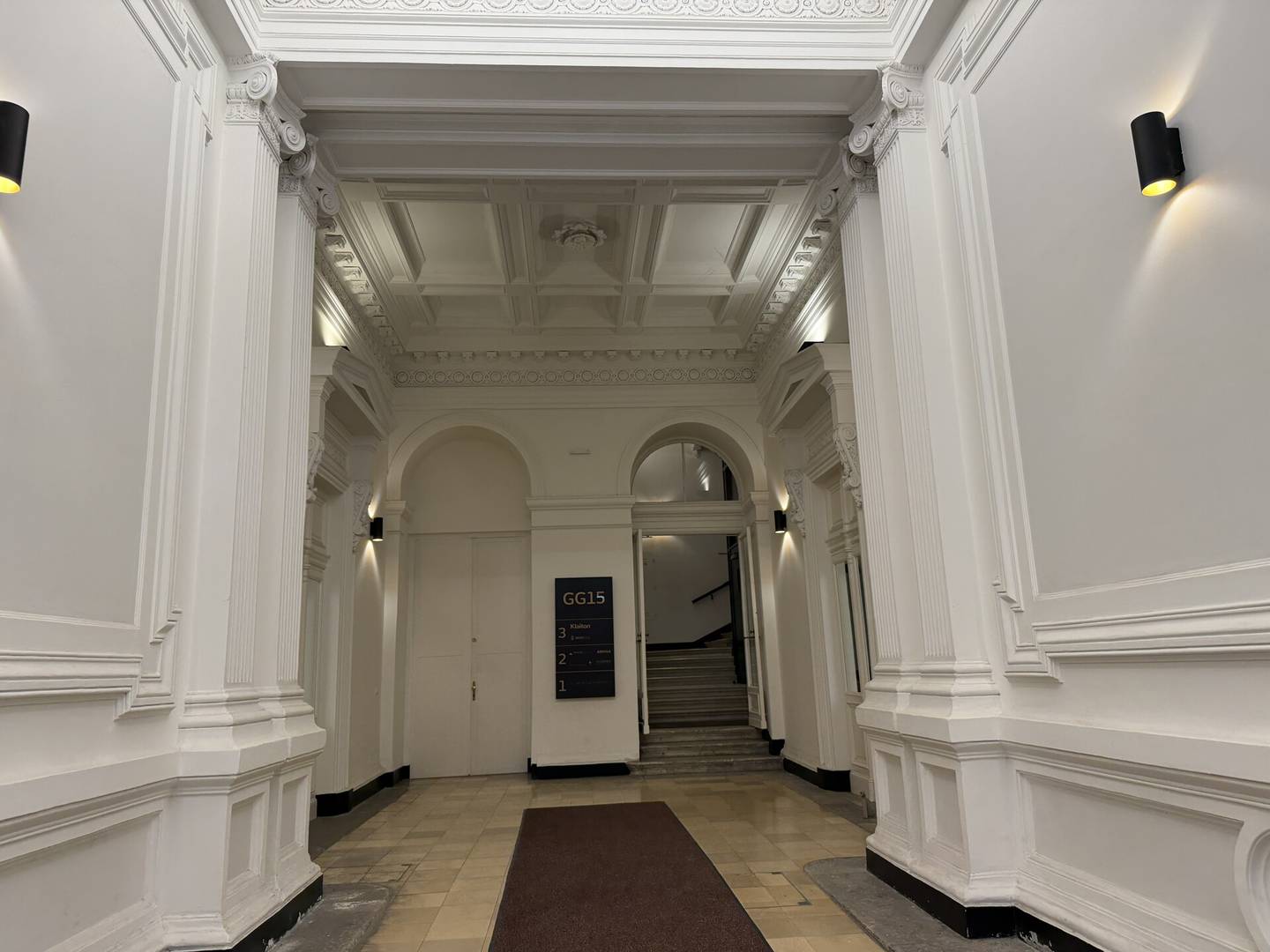 Bright historic office spaces with parquet flooring in prime city centre location