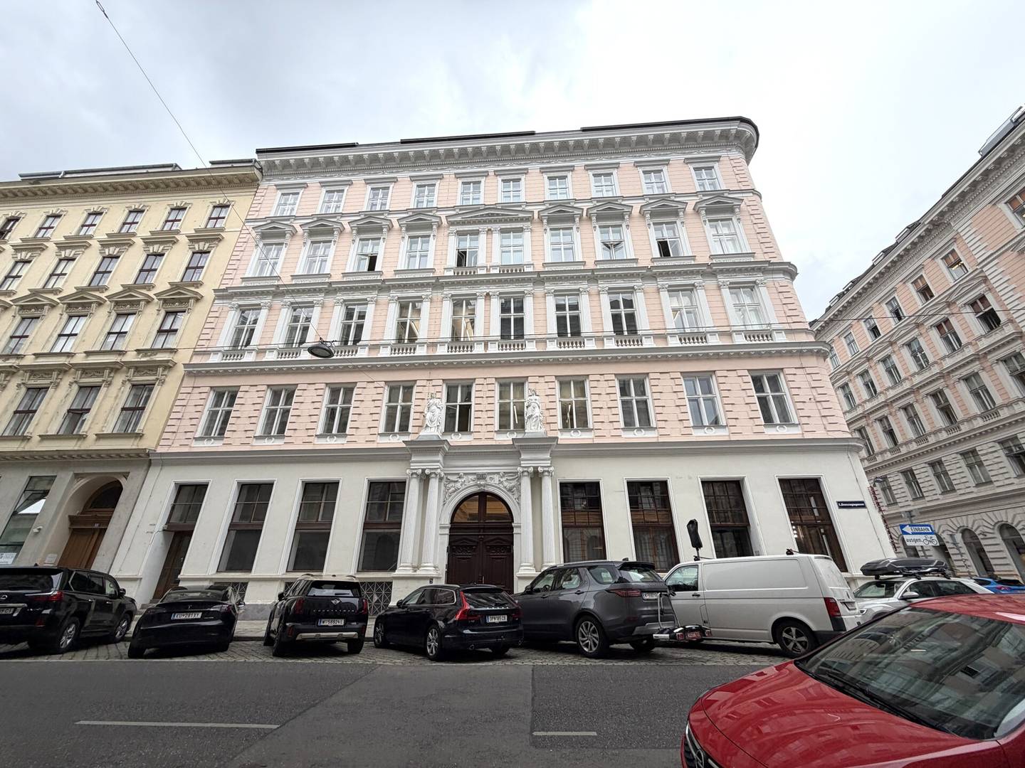 Bright historic office spaces with parquet flooring in prime city centre location