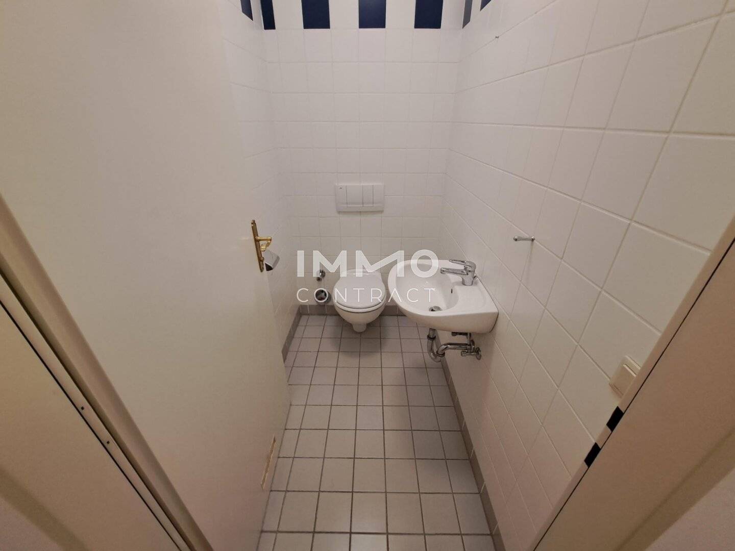 Penthouse Apartment with Parquet and Elevator at Pfarrplatz