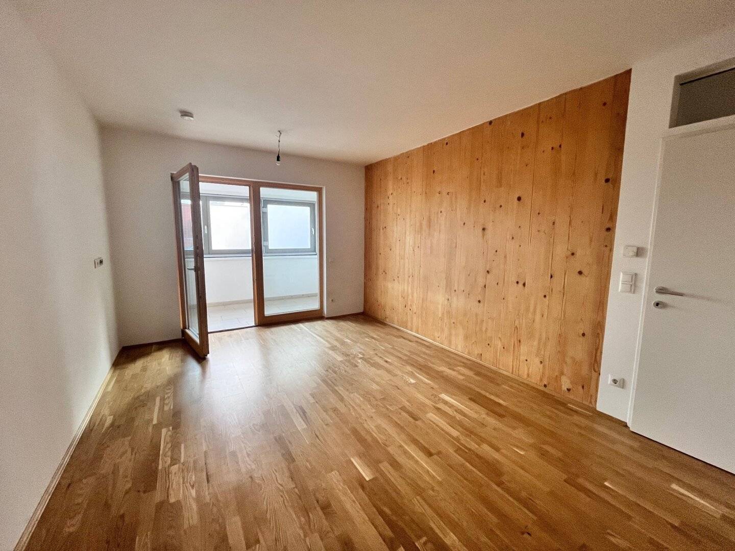 Helle Dachgeschosswohnung mit Loggia nahe Citypark