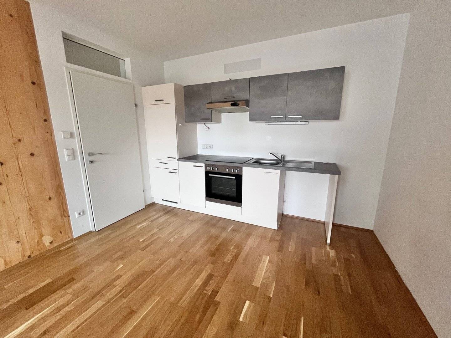 Helle Dachgeschosswohnung mit Loggia nahe Citypark