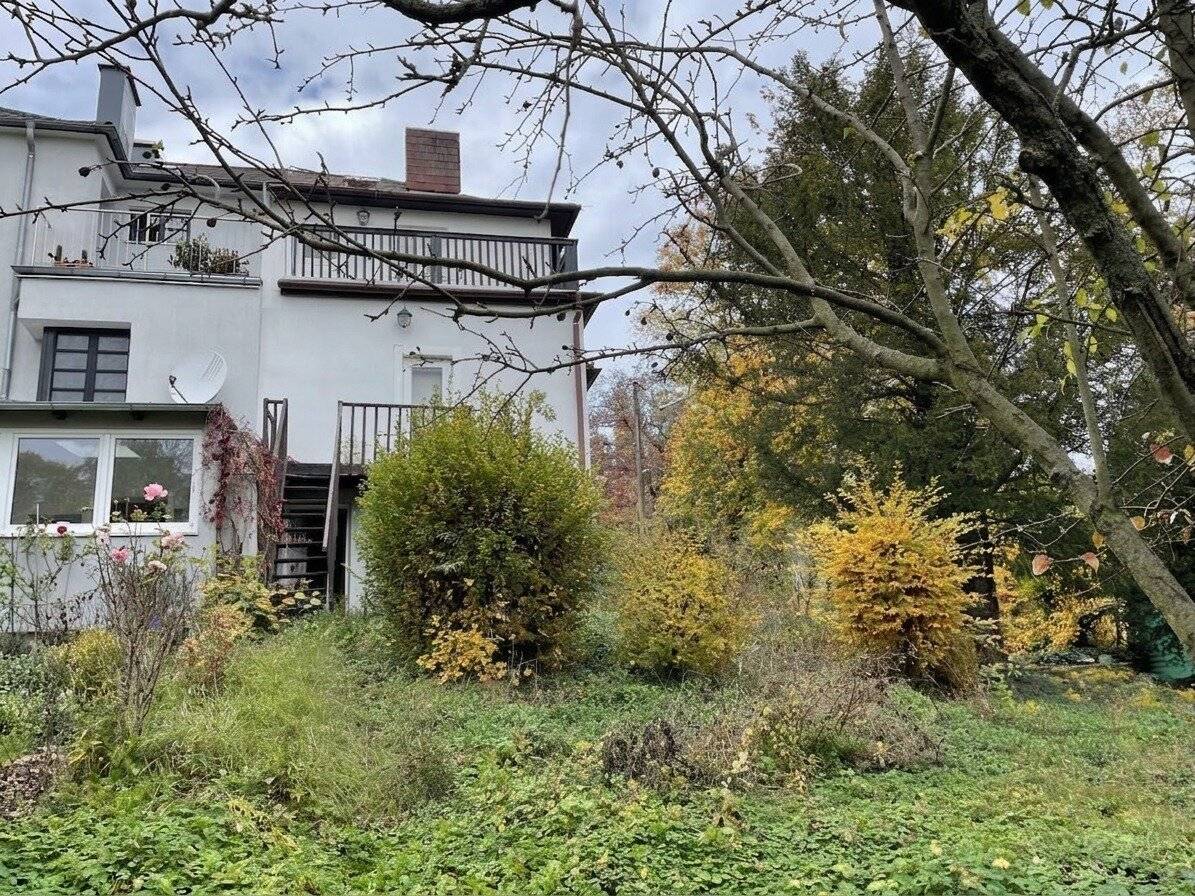 Plot with Building Permit and Panoramic View Neuwaldegg