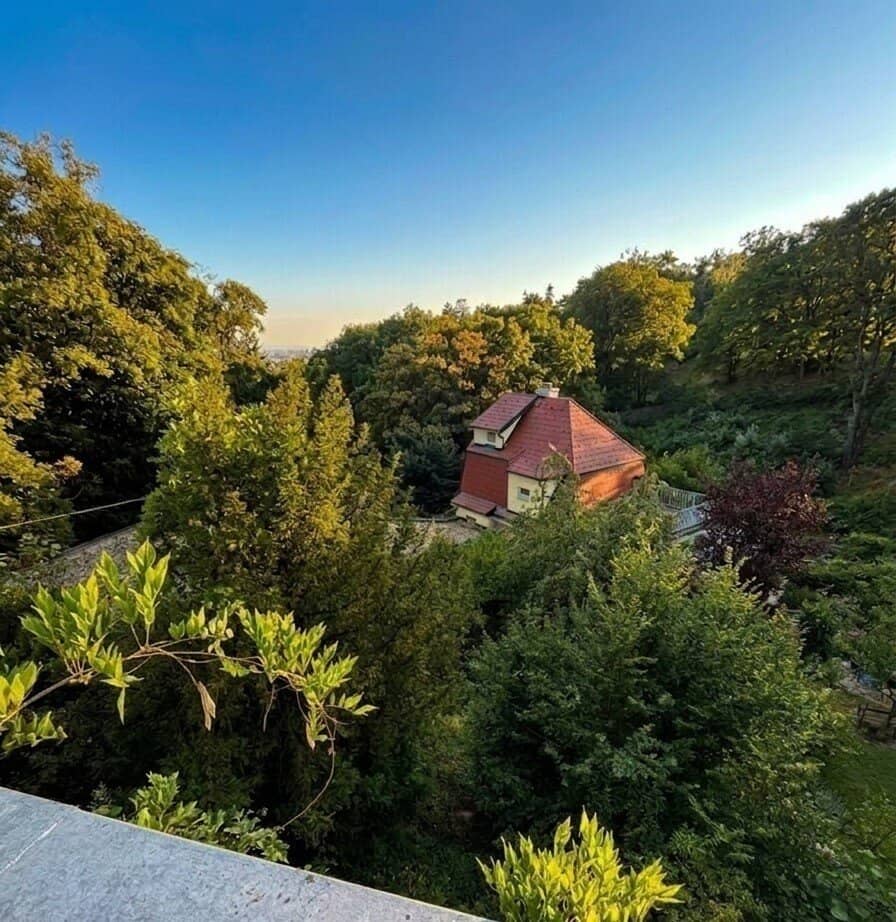 Plot with Building Permit and Panoramic View Neuwaldegg