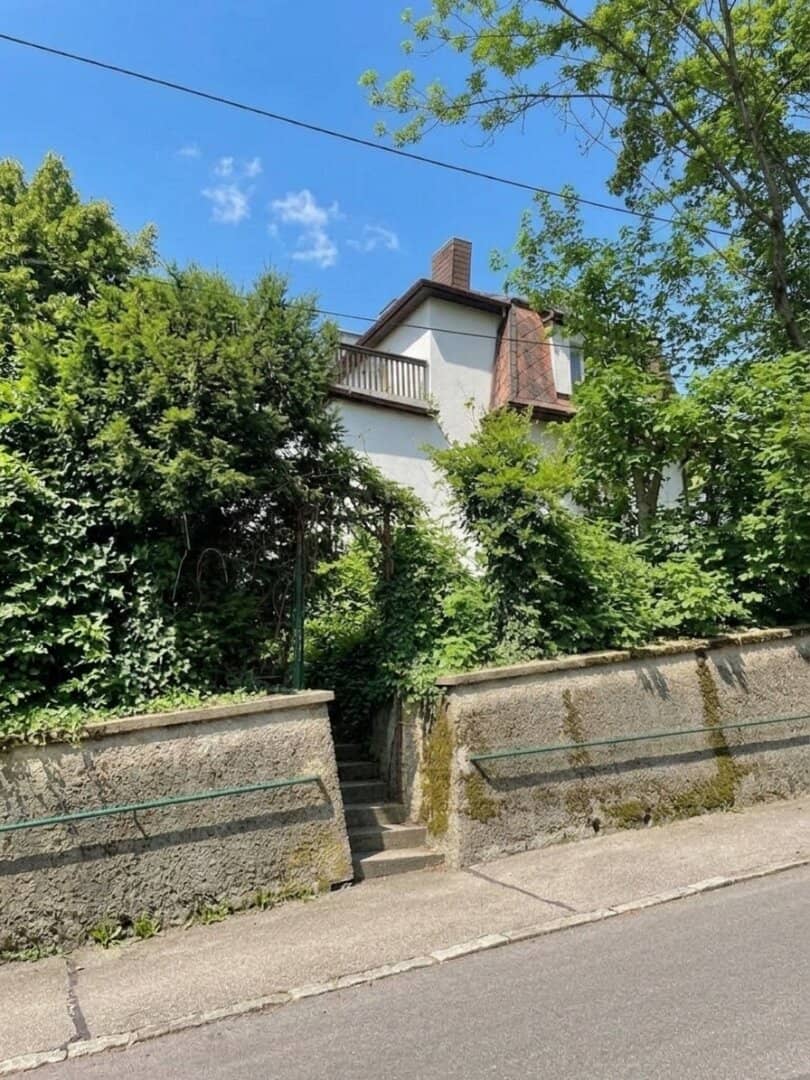 Plot with Building Permit and Panoramic View Neuwaldegg