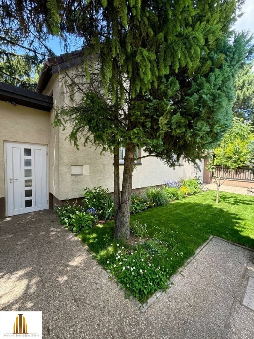 Well maintained single family house with garden and garage