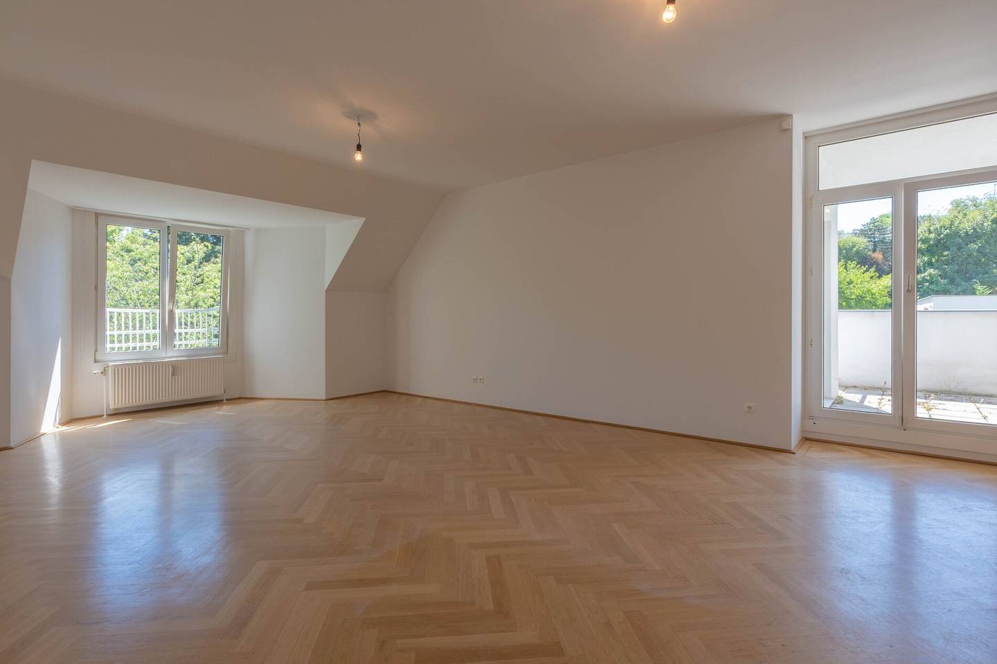 Penthouse with west facing loggia and shared garden