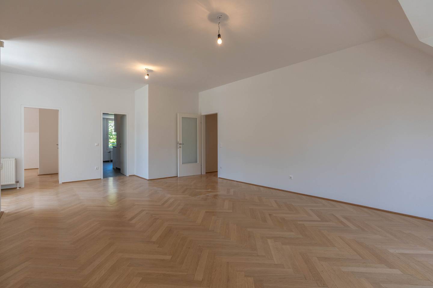 Penthouse with west facing loggia and shared garden